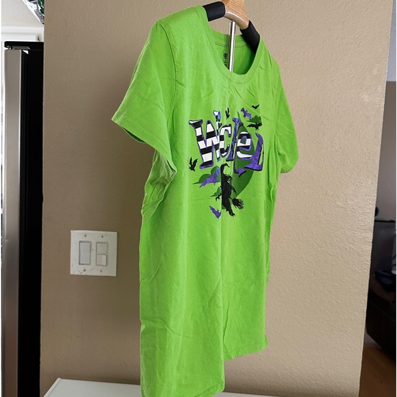 Womens Neon Green Flying Wicked Witch & Bats & T-Shirt - Picture 3 of 12